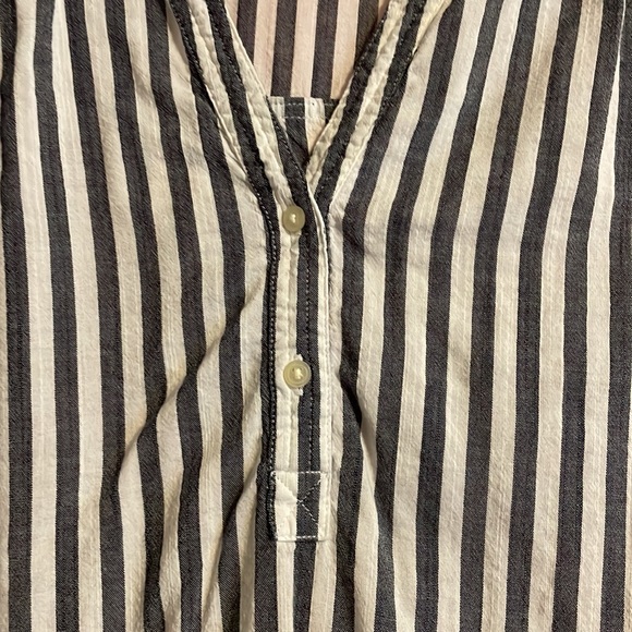 ⭐️ 4 for $10 Striped long sleeve top - Picture 3 of 5